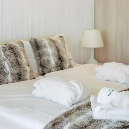 Z Widokiem Na Morze Z Aneksem Kuchennym I Basenem Ultra Marine קולובז'ג