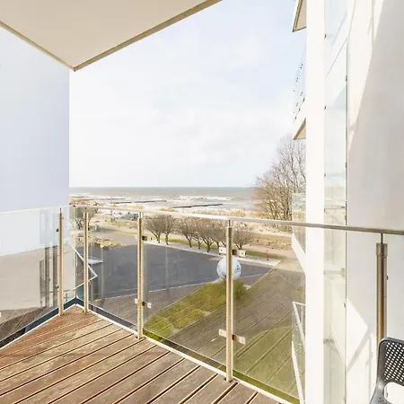 Z Widokiem Na Morze Z Aneksem Kuchennym I Basenem Ultra Marine 아파트 코워브제크